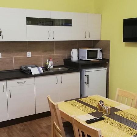 Booking Trzni Decin Buitenkant foto