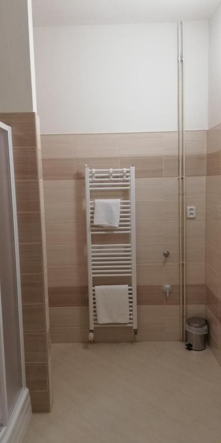 Booking Trzni Decin Buitenkant foto