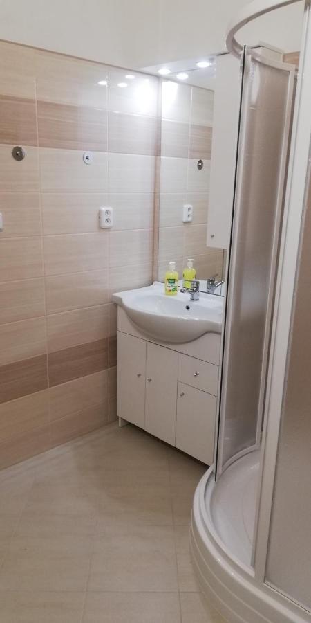 Booking Trzni Decin Buitenkant foto
