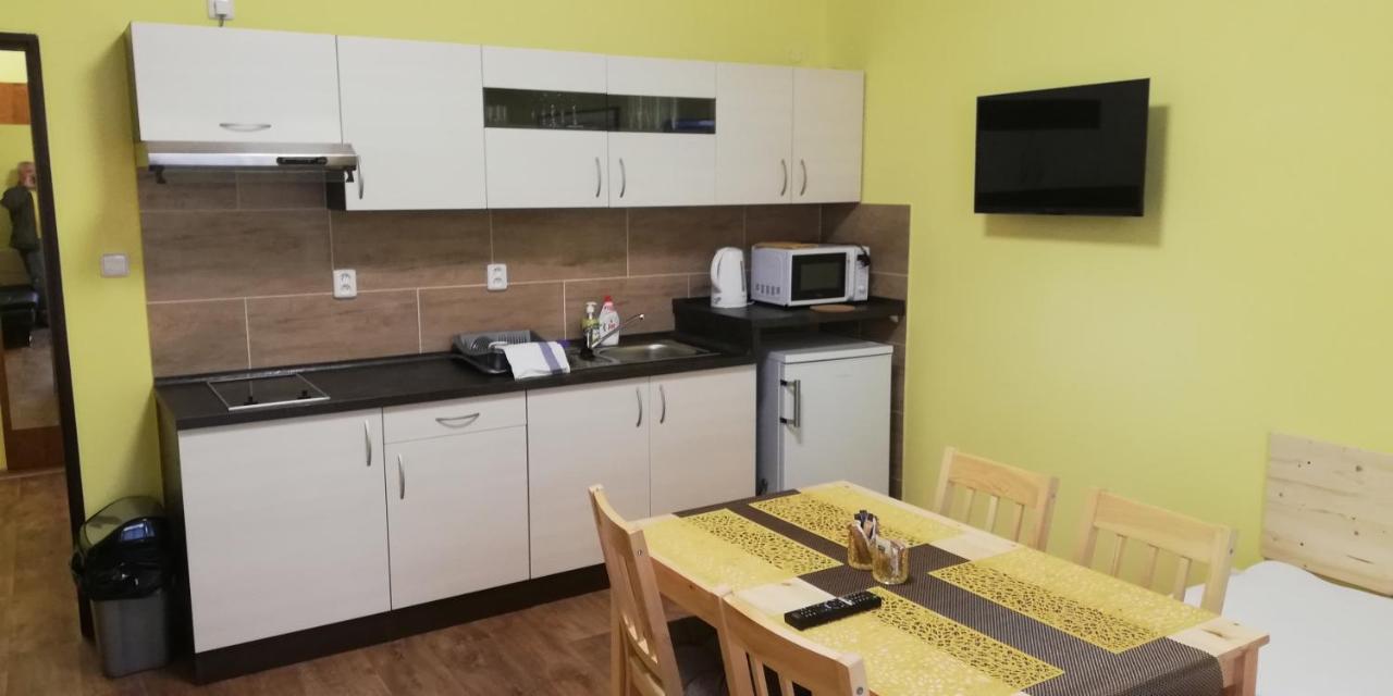 Booking Trzni Decin Buitenkant foto