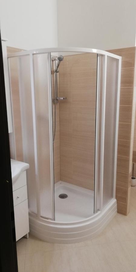 Booking Trzni Decin Buitenkant foto