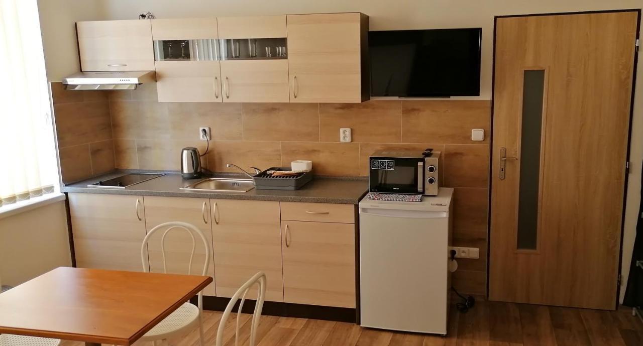 Booking Trzni Decin Buitenkant foto