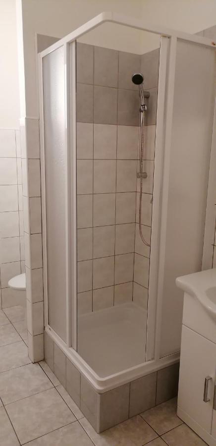 Booking Trzni Decin Buitenkant foto