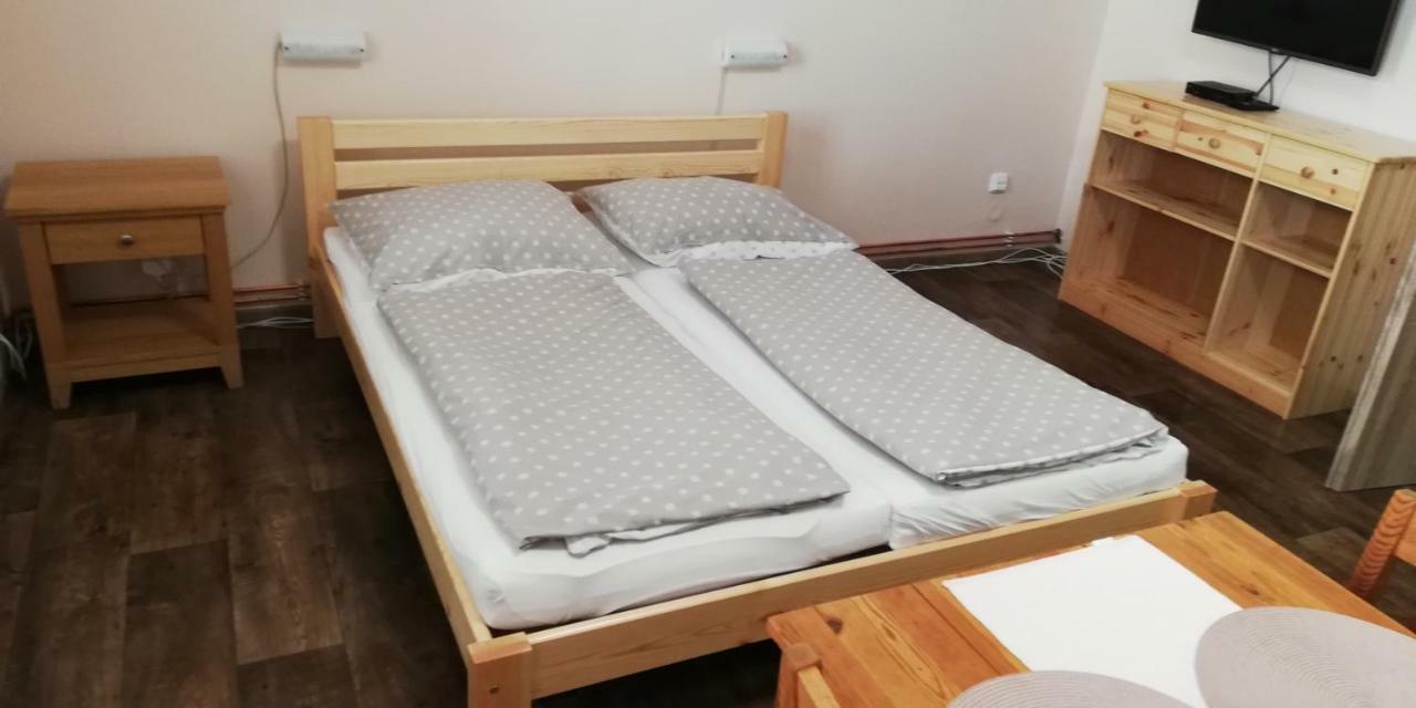 Booking Trzni Decin Buitenkant foto